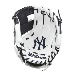 Wilson A200 New York Yankees 10" Tee Ball Glove - Right Hand Throw